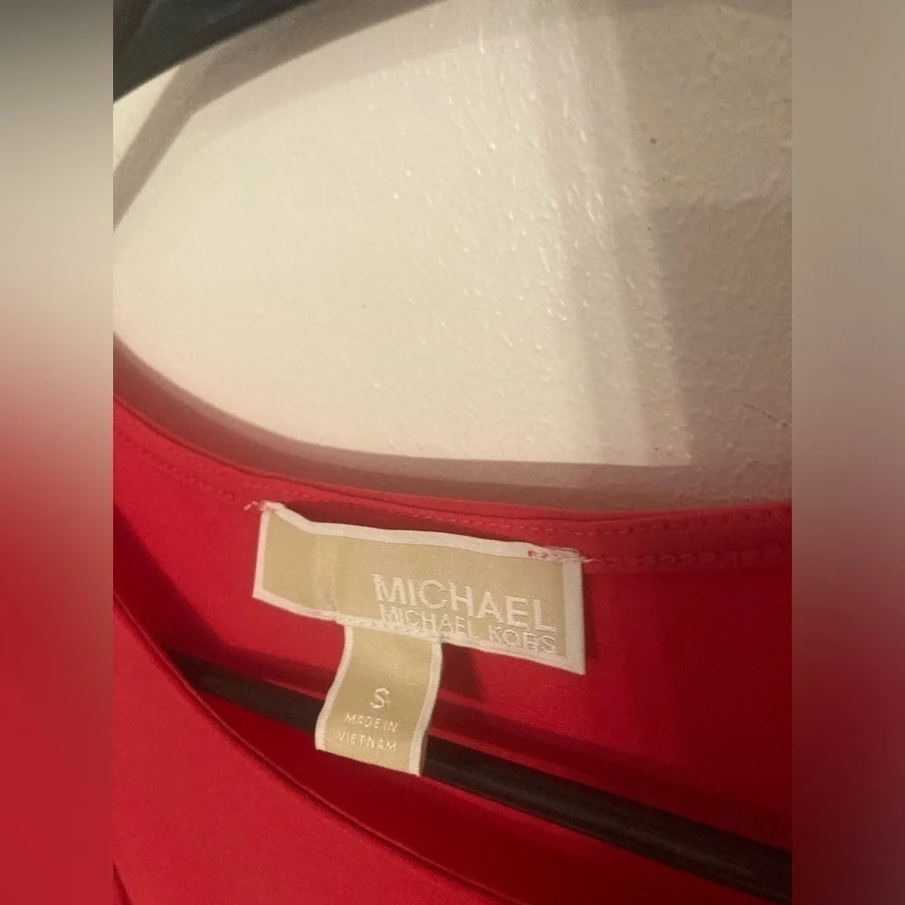 Michael Michael Kors red/pink blouse in size small. No flaws